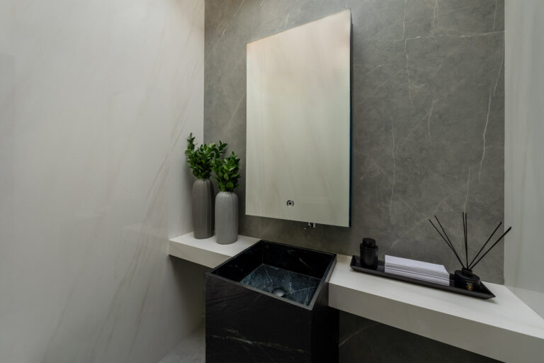 Baño Muro y piso Armany Silver-Lavamanos Granito Roma-Mesón Lassa White-3-Gramar