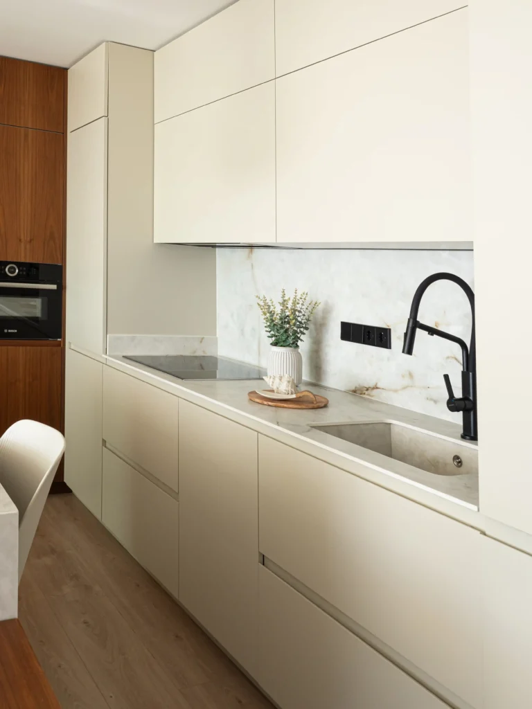 Mazarron-56-crystal lux white (1) webp