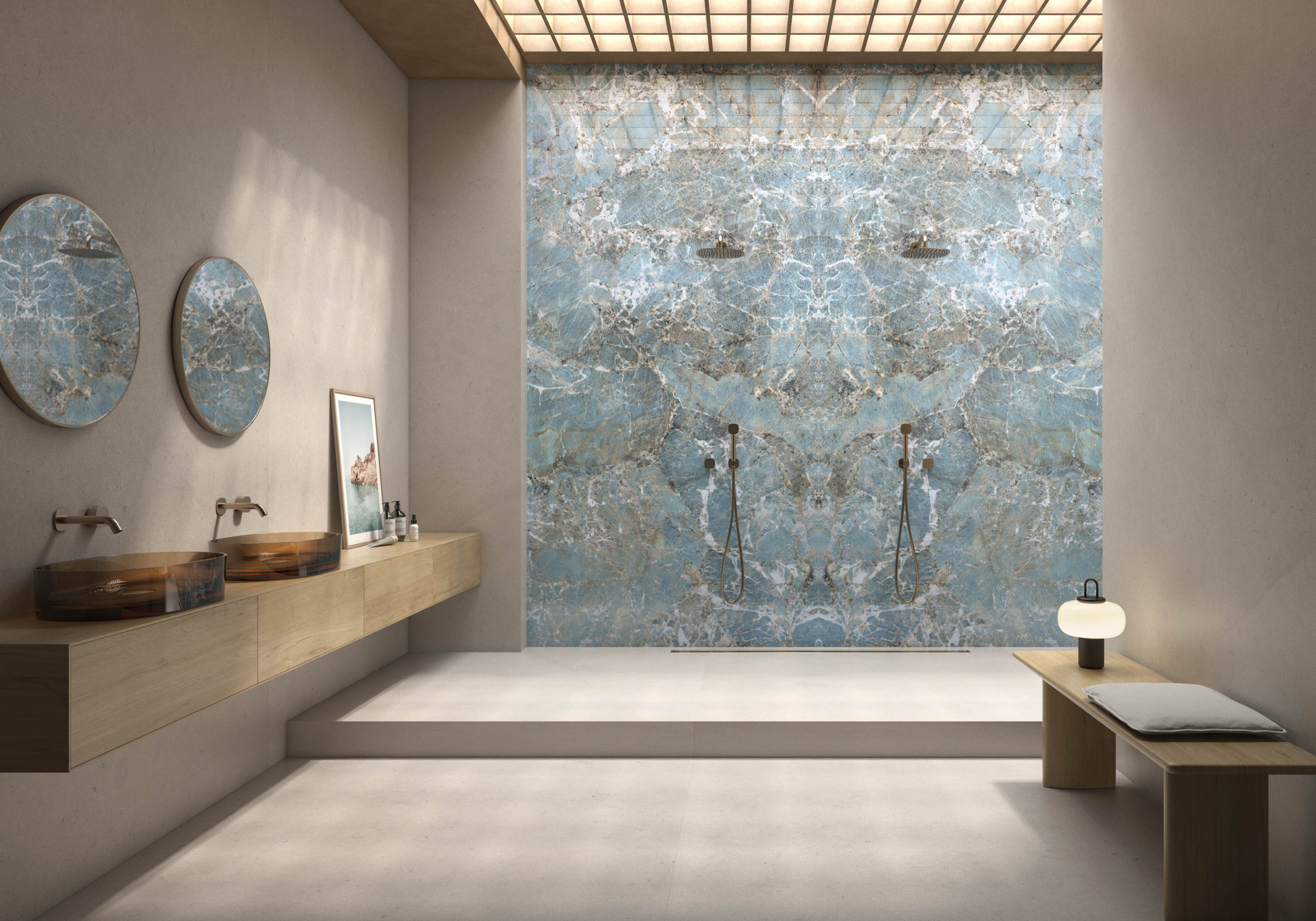 Baño con revestimiento de ASCALE piedra sinterizada