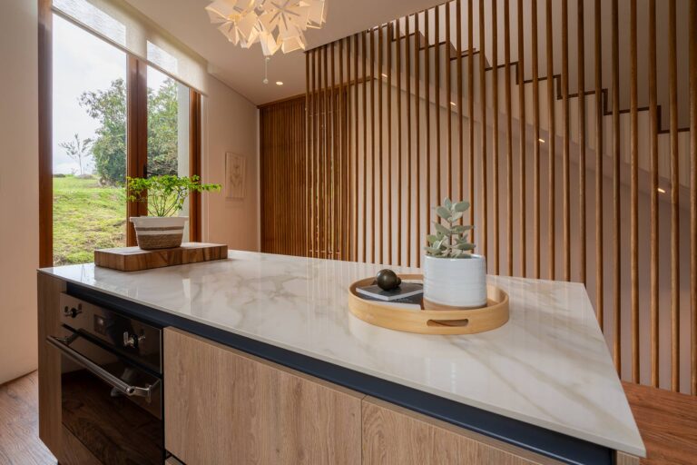 Cocina Quadra_Mesón e isla-Gramarston® Ducal Gold-32
